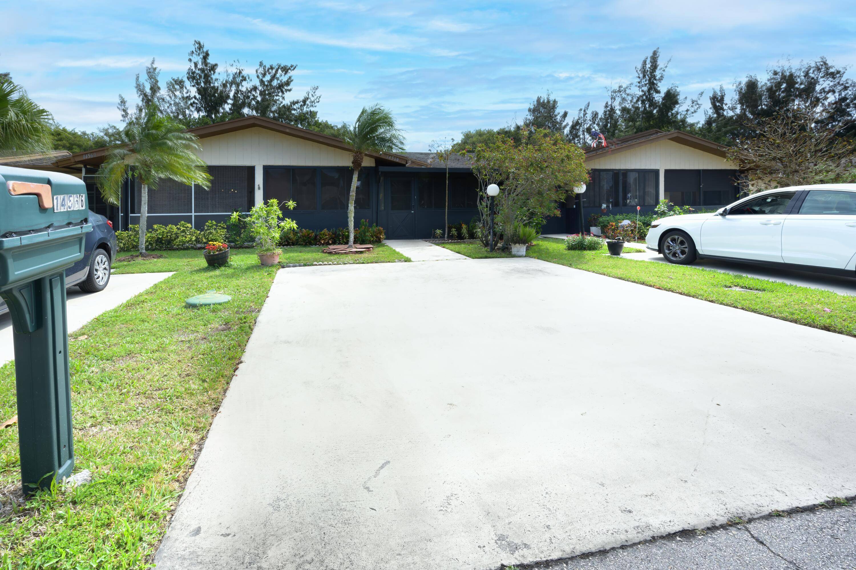 HOA covers pool, jacccuzi, internet, cable, gym, tennis, volley ball, library, and lawn maintenance.