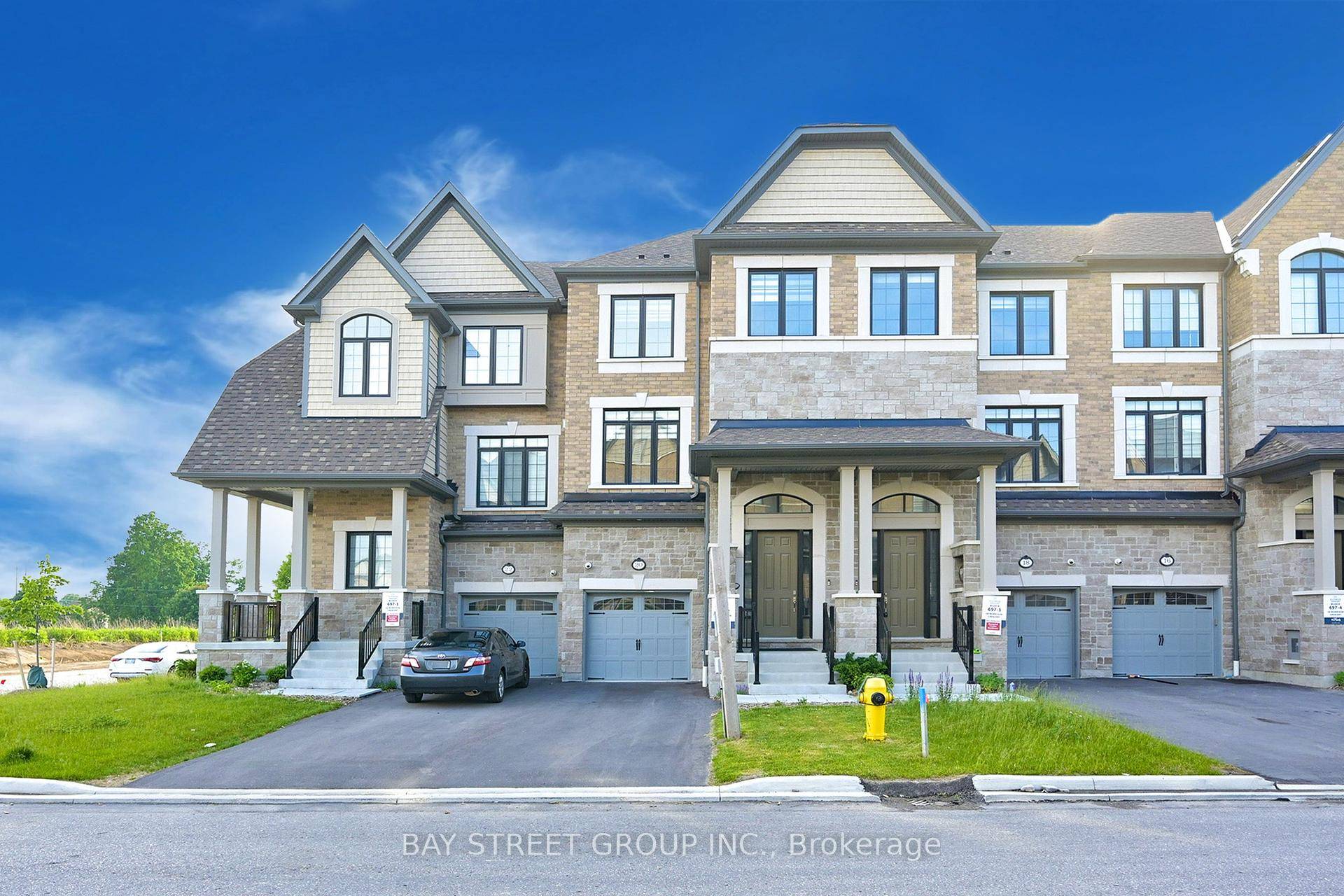 Modern 3 storey FREEHOLD townhome at 20 Morrison Ave, only 2 years new !