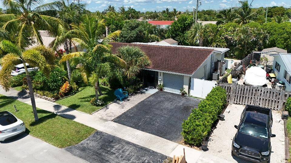 Great Single Family pool home with excellent location under 10 minutes to the beach and no HOA fees or restrictions.