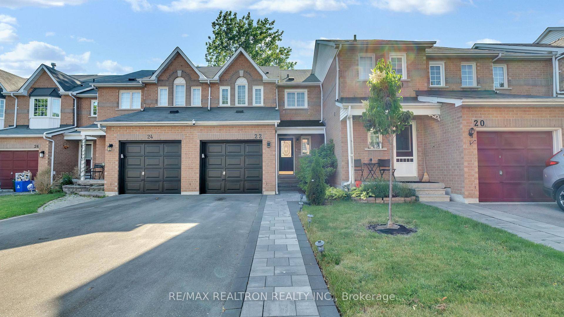 Sought After Ravine Setting !