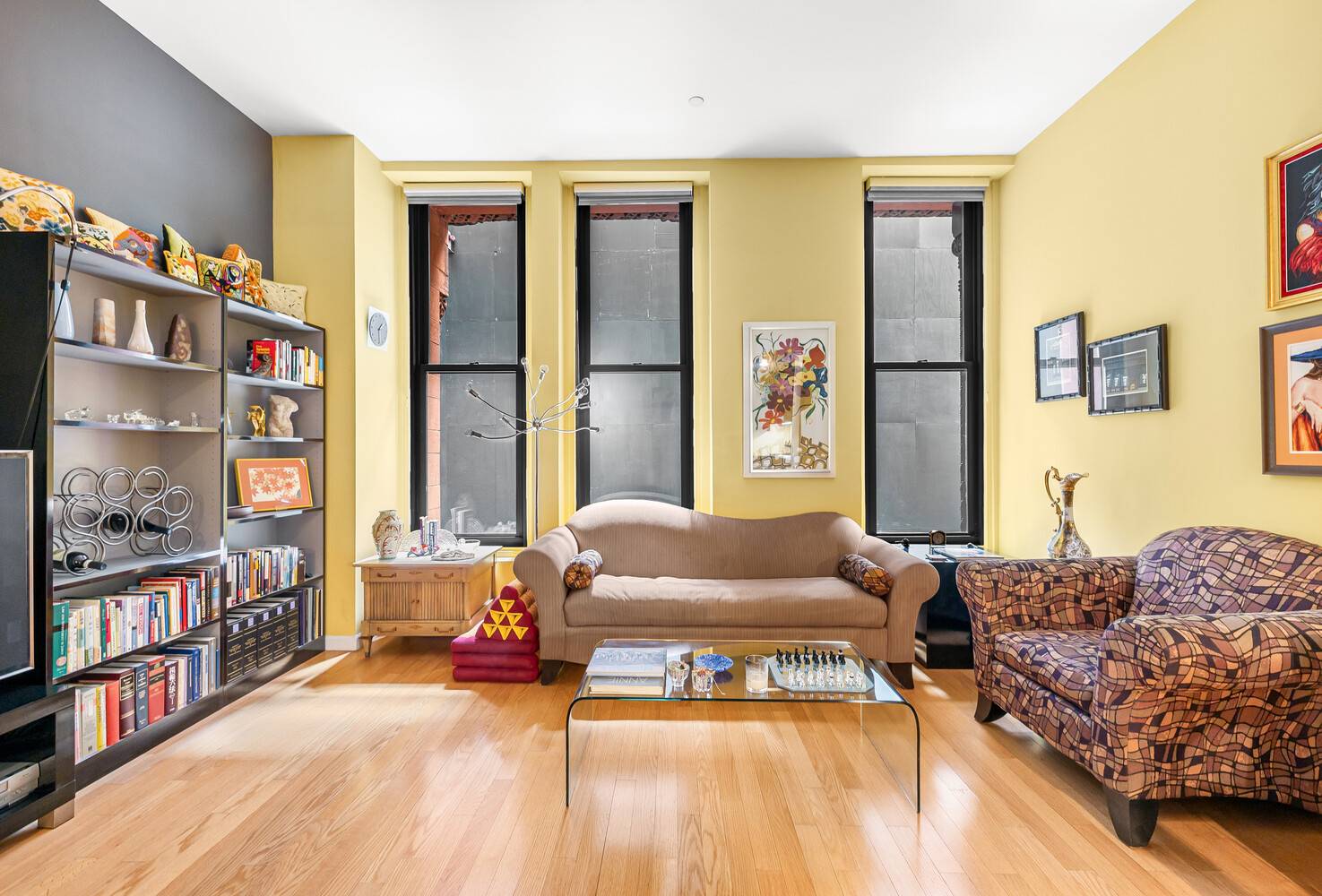 Elegant Downtown Living at 56 Pine Street Experience refined city living in this spacious two bedroom, two bath condominium located in the heart of Manhattan's Financial District.