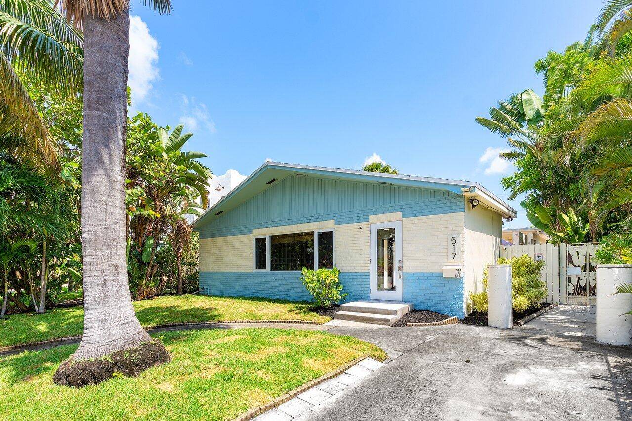 2 NEW ROOFS ! Explore this MEGA income opportunity Main house is 2 2 courtyard near downtown West Palm Beach Palm Beach w a detached guest cottage.