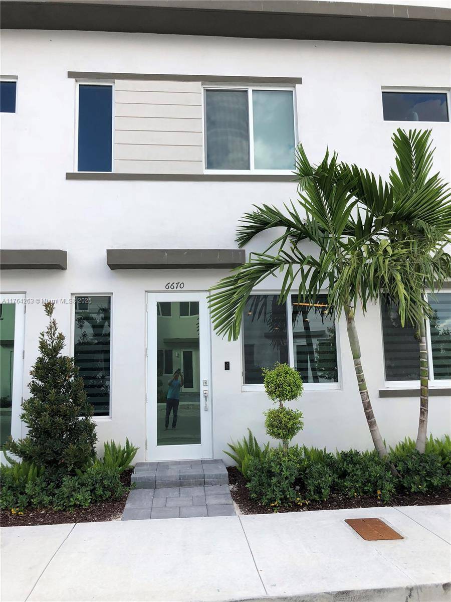 REDUCED PRICE ! ! ! ! ! Luxury townhouse ready to move into the prestigious Landmark community.