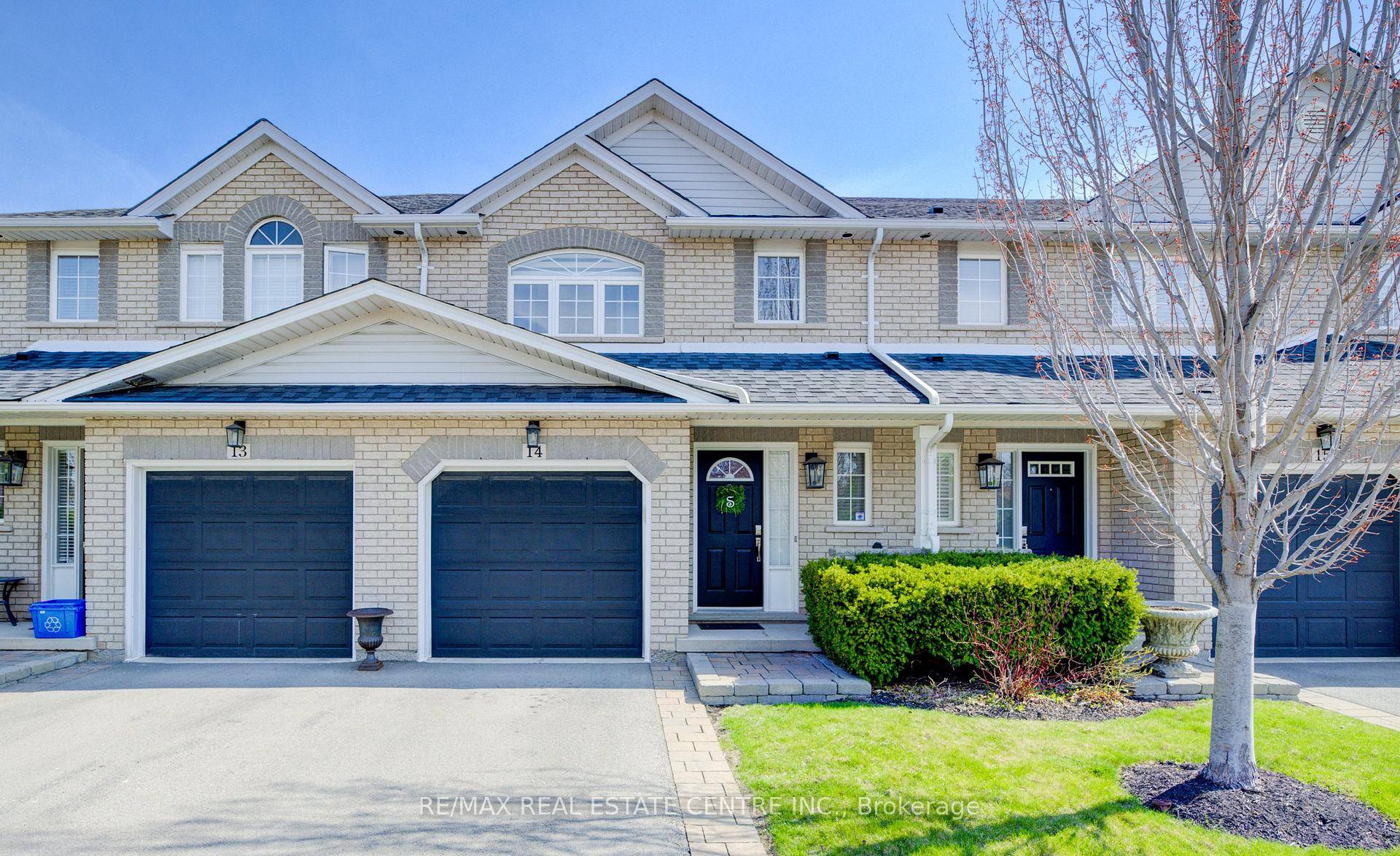 Beautiful 3 bedroom, 2 1 2 baths townhome in Millcroft, Burlington backing onto Shore Acres Creek.