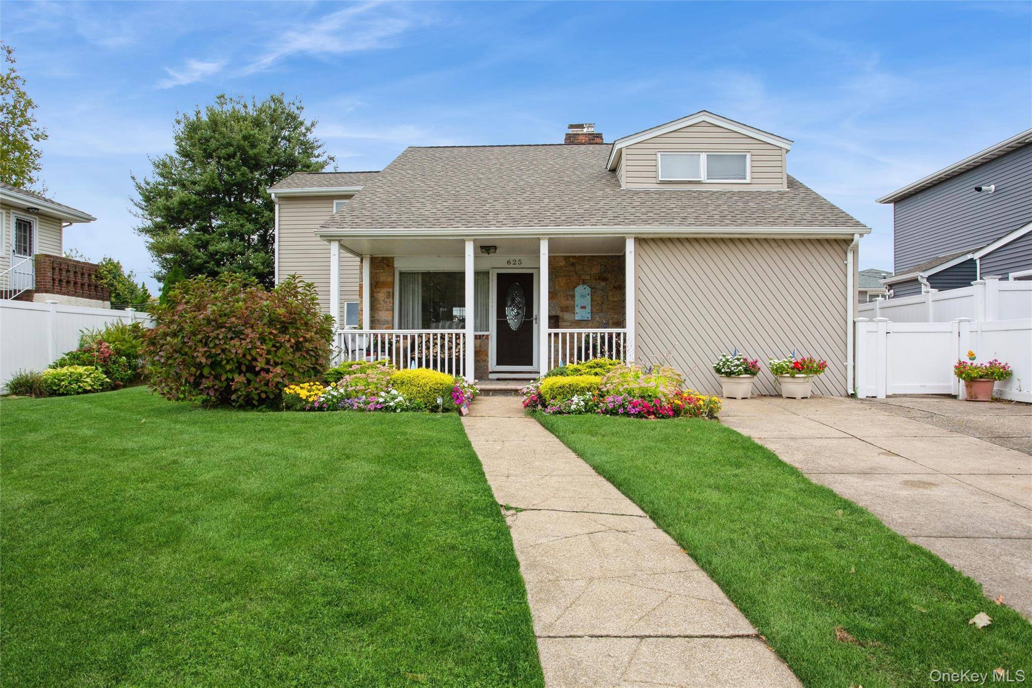 Welcome to this beautifully maintained 3 bedroom, 1.