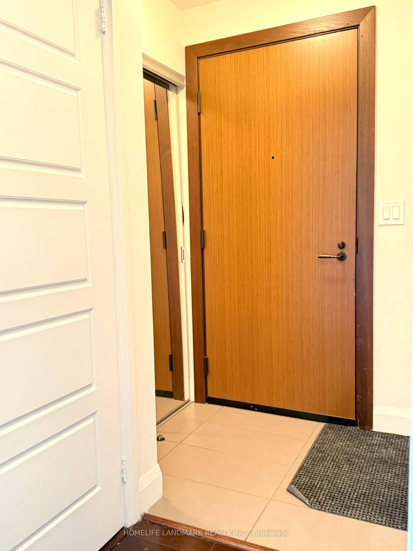Luxury River Park Condos, Bright East Facing, Functional layout, Laminated Floor, Modern Kitchen With Stone Counter amp ; Undermount Sink, Kitchen Back Splash, 1 Parking And 1 Locker, 24 Hr ...