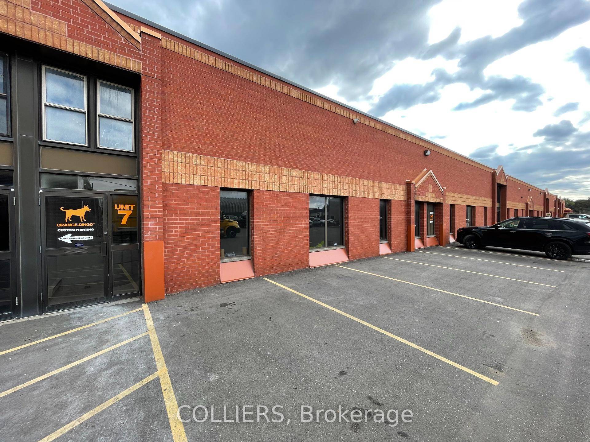 Small bay industrial unit for lease in Central Mississauga.