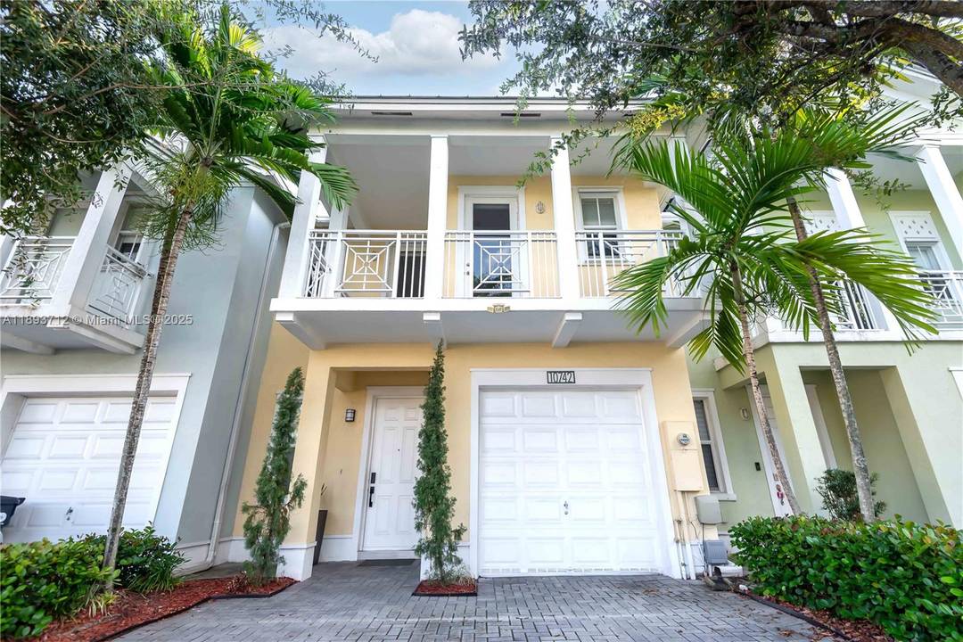 Completely renovated townhome in The Reserve at Doral East.