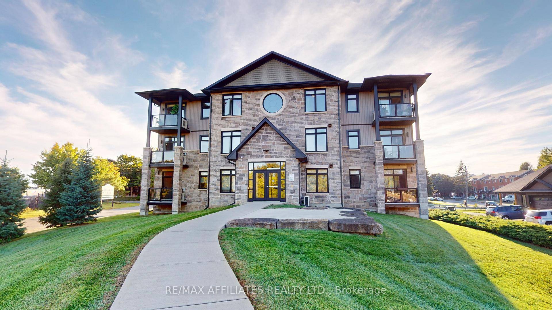 Live where comfort meets convenience in the heart of Brockville !
