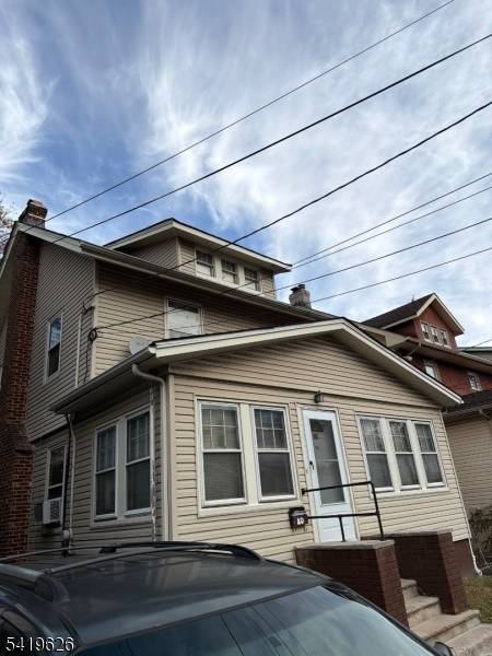 Welcome to 10 Lafayette Pl in Irvington !