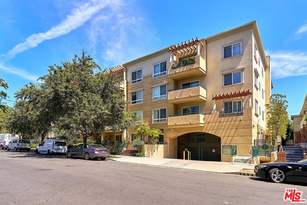 2230  S Bentley Ave 2BR La