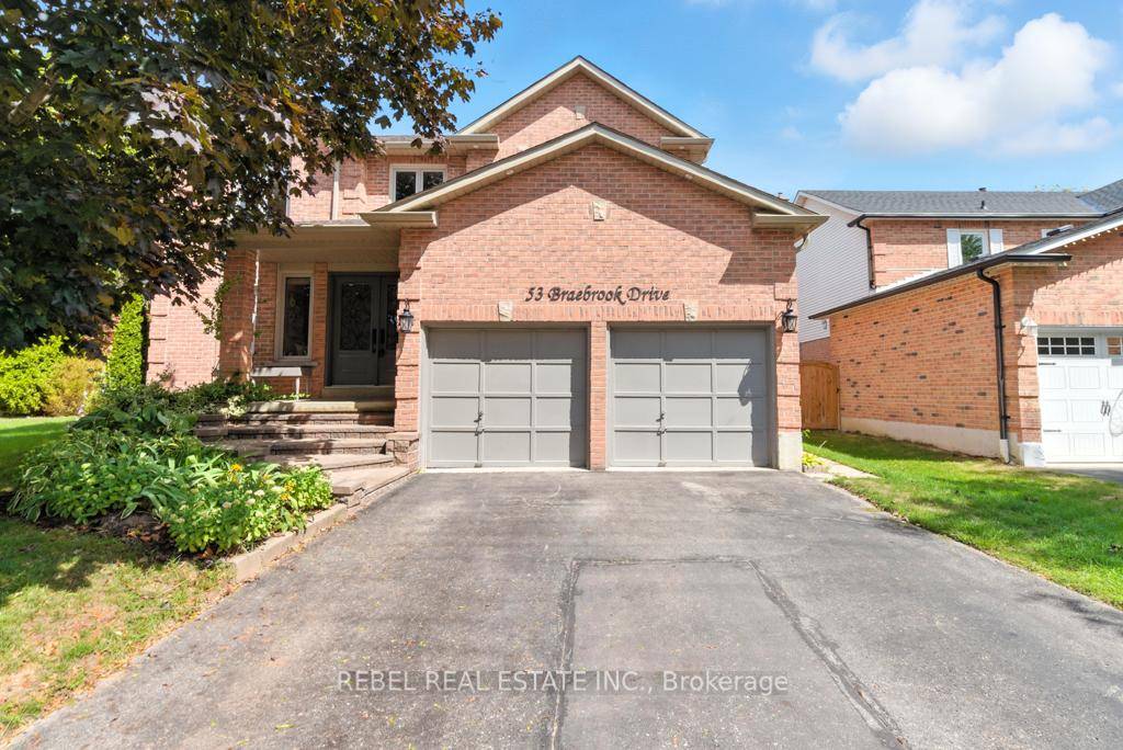 Welcome to 53 Braebrook Dr in Whitbys sought after Rolling Acres community !