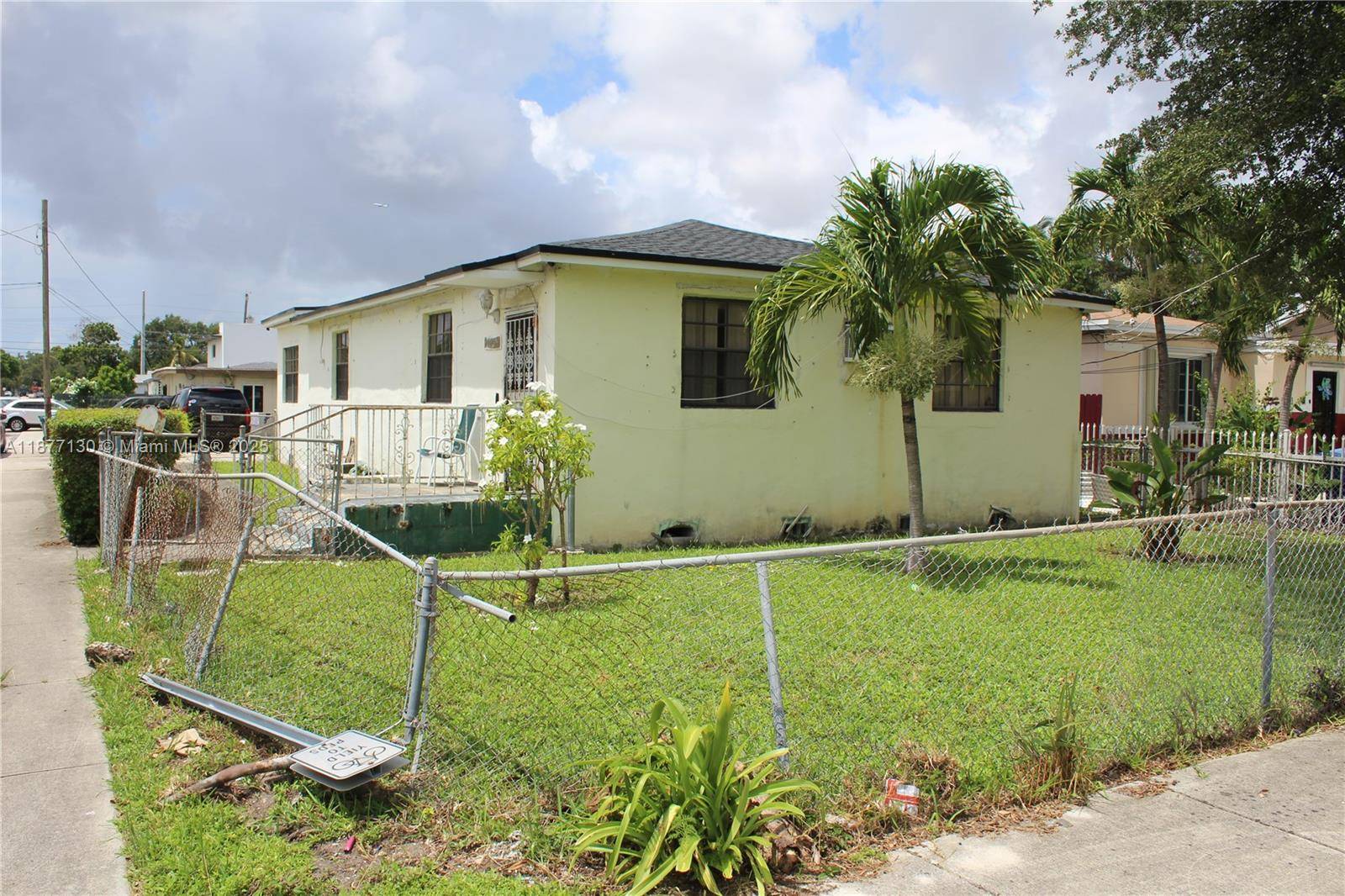 Don't Miss This Opportunity To Own A Spacious 4 Bedroom and 1 amp ; 1 2 Bath Home Incredible Great Room With A Separate Dinning Room Directly Off Kitchen New ...
