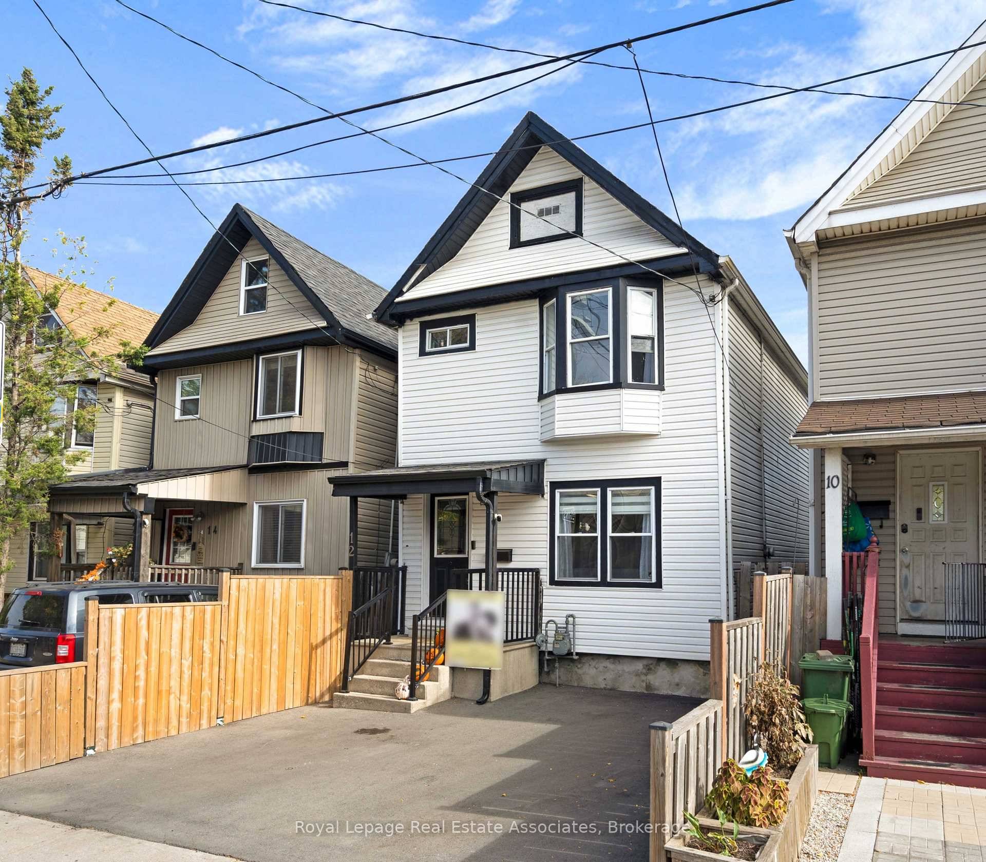 HOME SWEET HOME in the HAMMER Experience charm, character and walkability in the family friendly neighbourhood of Crown Point North !