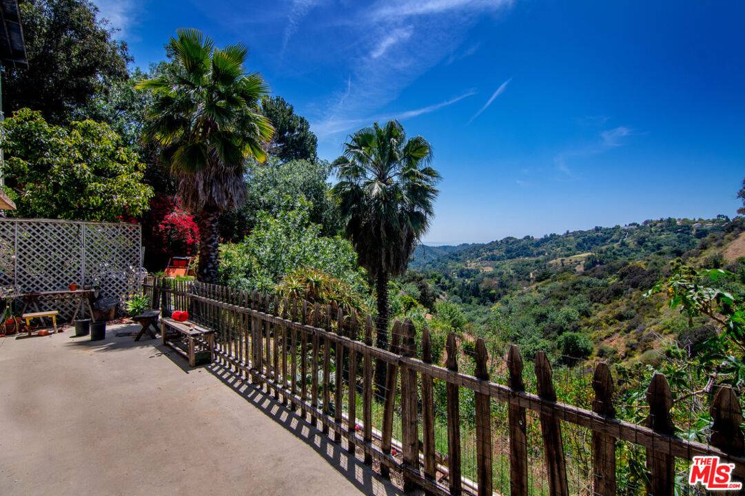 3197   BENEDICT CANYON DR Beverly Hills LA