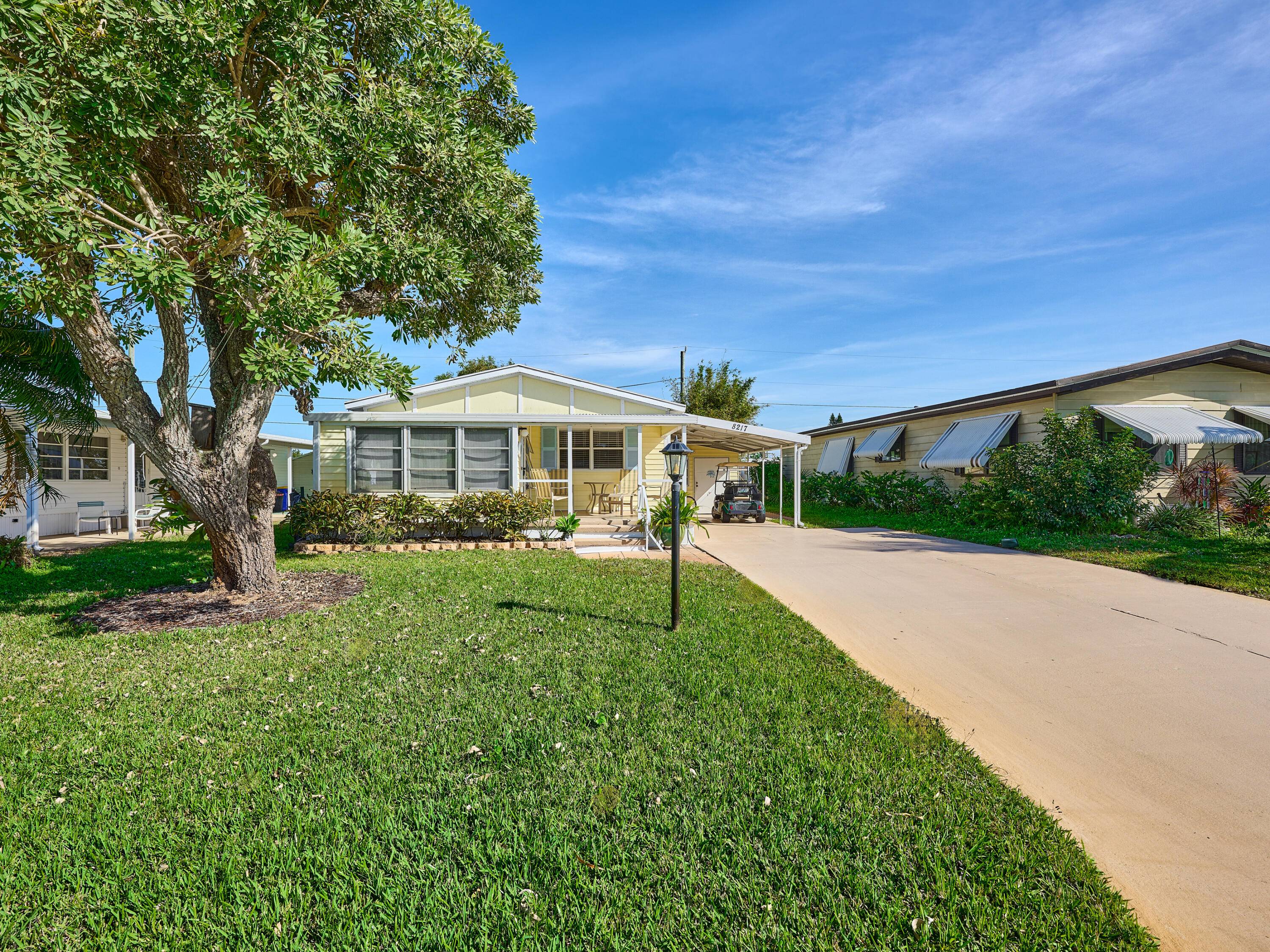 Updated well loved 2 Bedroom 2 Bath Doublewide in Ridgeway, all ages, community in Hobe Sound.