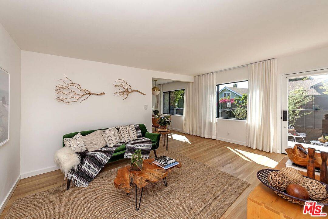 1964 Vista Del Mar St 1BR Hollywood Hills East La