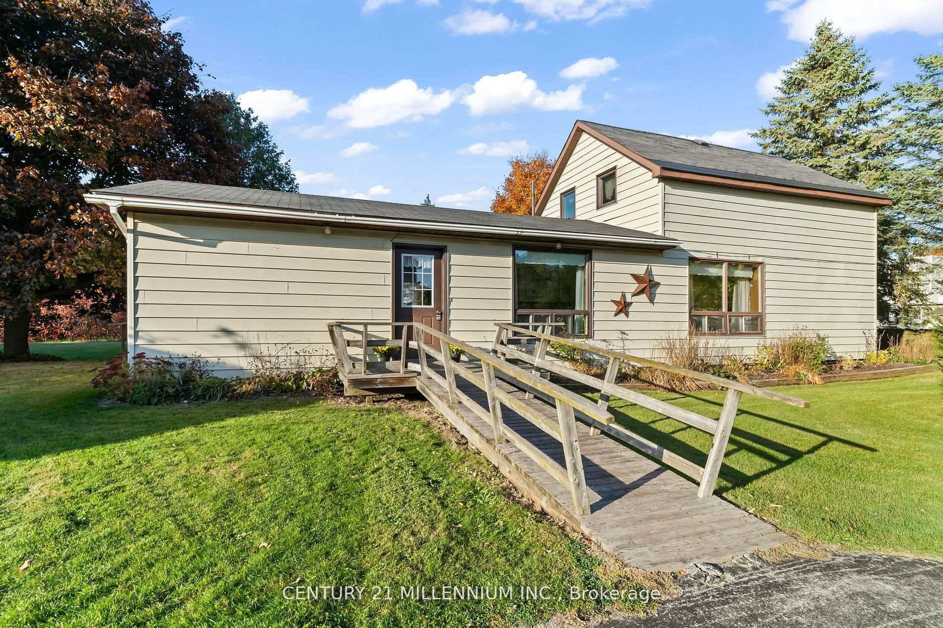 This cozy 1 3 4 storey home has been lovingly owned by the sellers since 1967, and offers 1, 897 sf of living space.