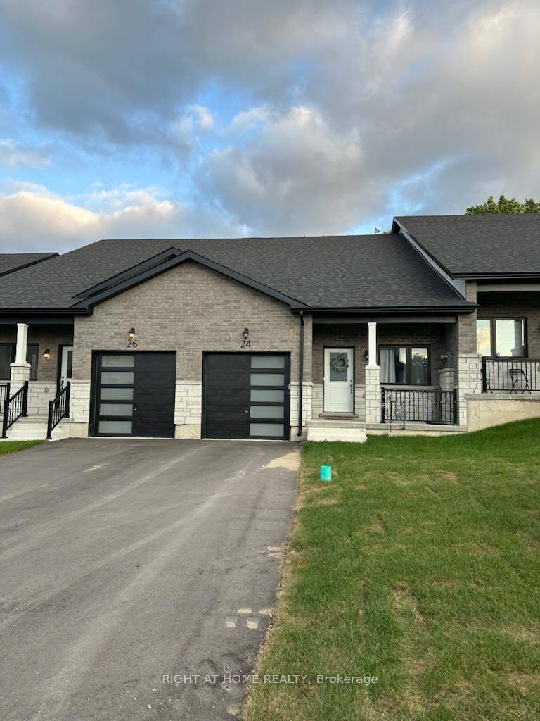 Ravine backing Loft Style 3 bedroom, 2.