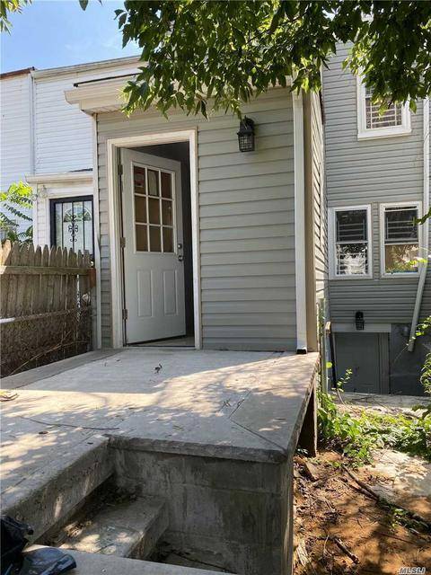 New updates single family with parking space.