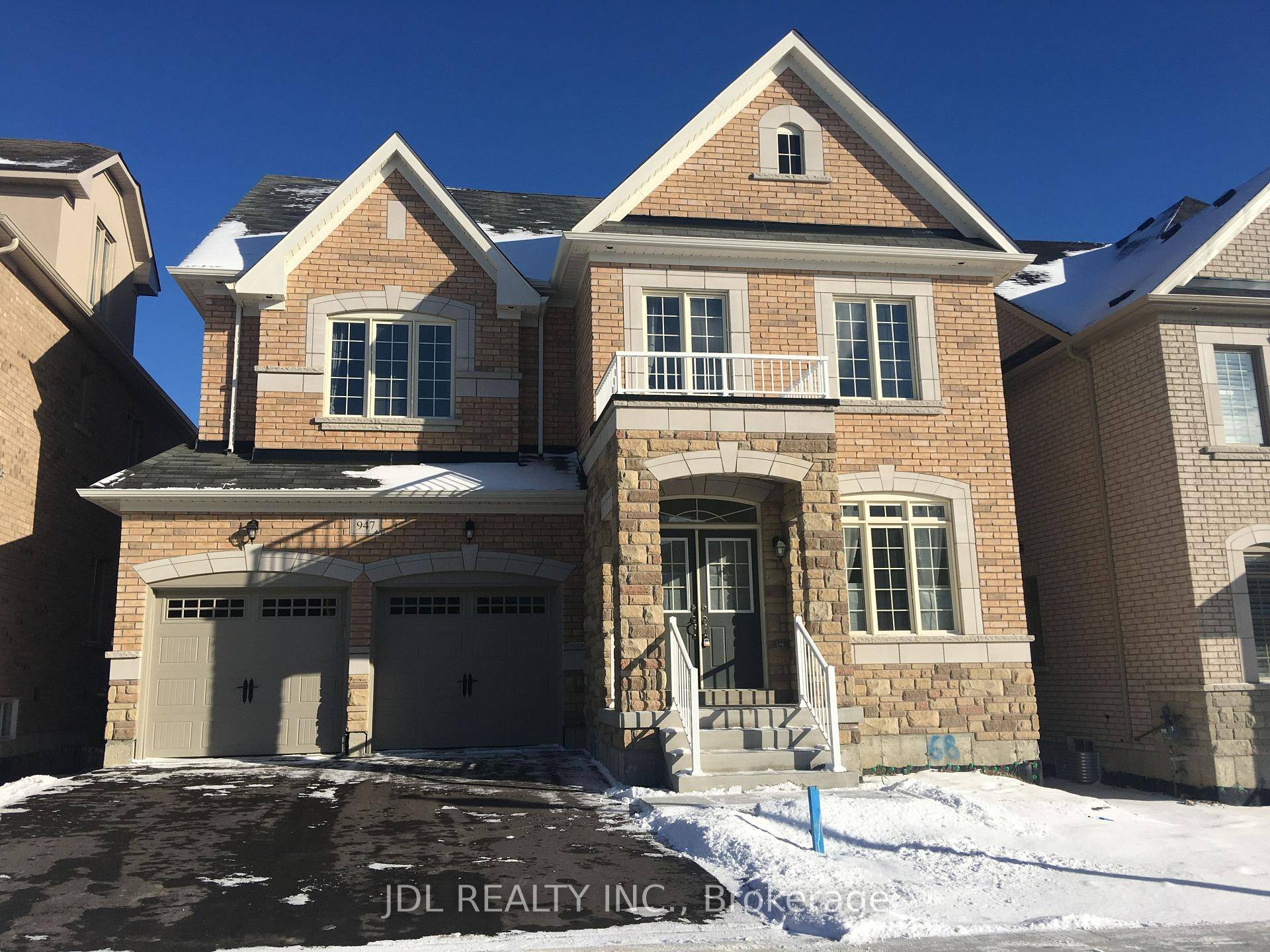 Stunning Detached 4 Bedrooms Home.