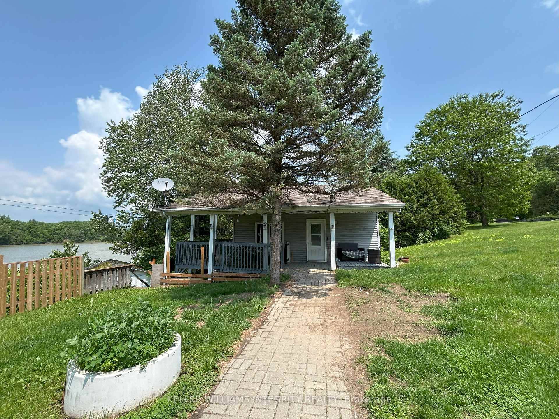 Incredible waterfront opportunity on Lac Georges !