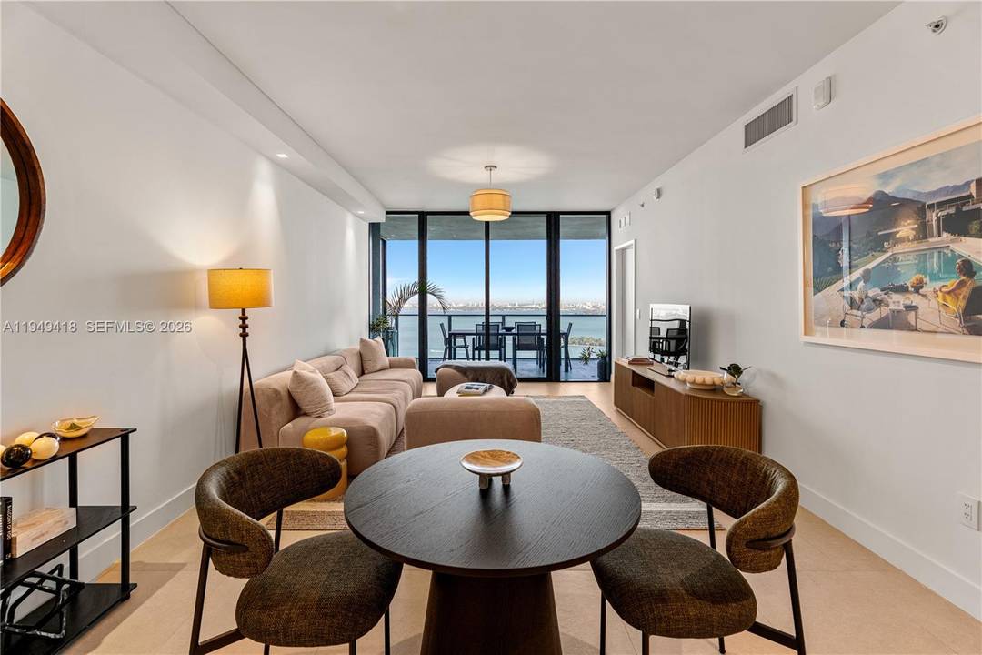 Welcome to the brand new Aria Reserve, one of Miami s tallest and most iconic luxury high rises, offering unparalleled amenities and service.