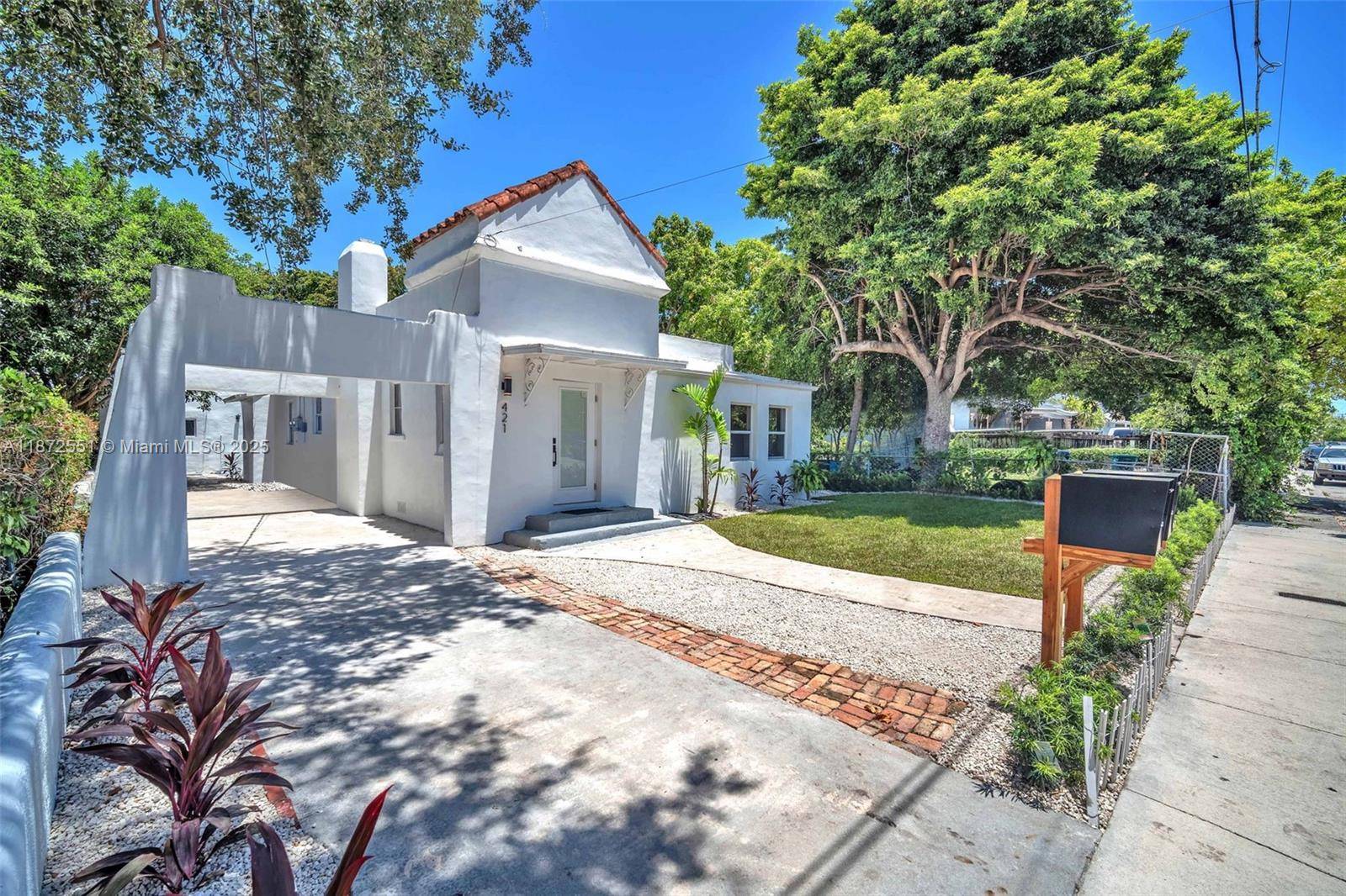 Property size is 1, 884 square feet.