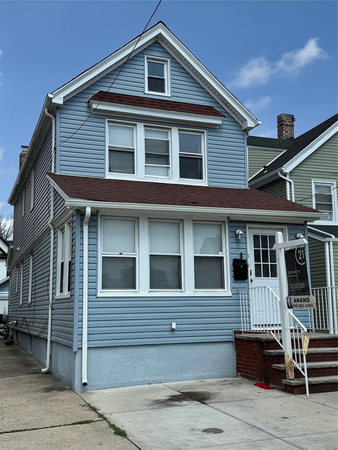 Legal 2 family detached colonial with 2 bedroom over 2 bedroom apt, full finished basement and attic.