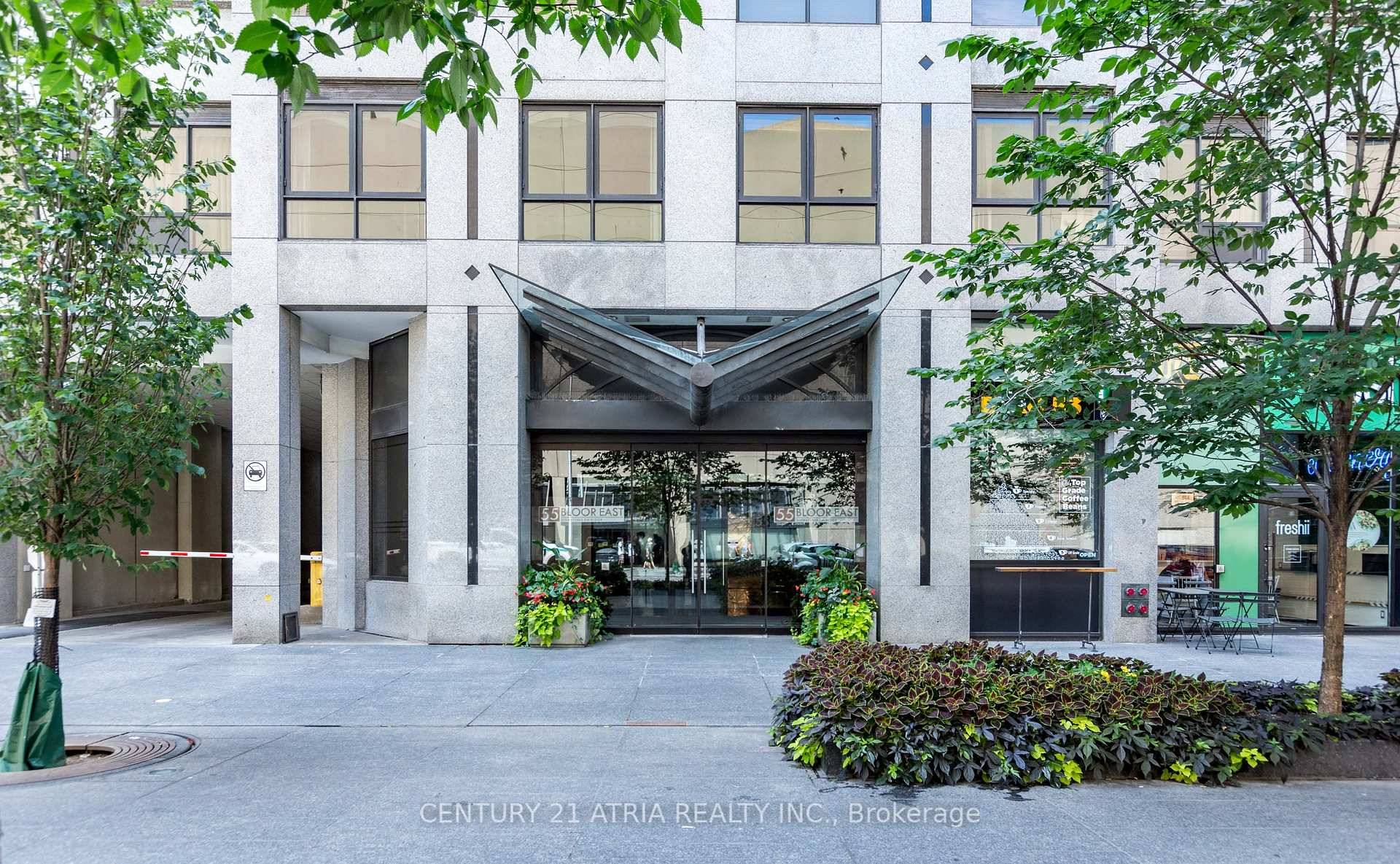 Experience urban living at its finest with this fully furnished, all inclusive studio condo located in the heart of downtown Toronto.