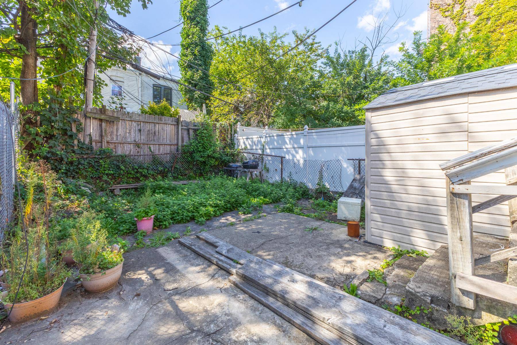 Welcome to 258 East 23rd Street, a delightful fixer upper 2 family townhouse that makes for an excellent starter home or investment property.