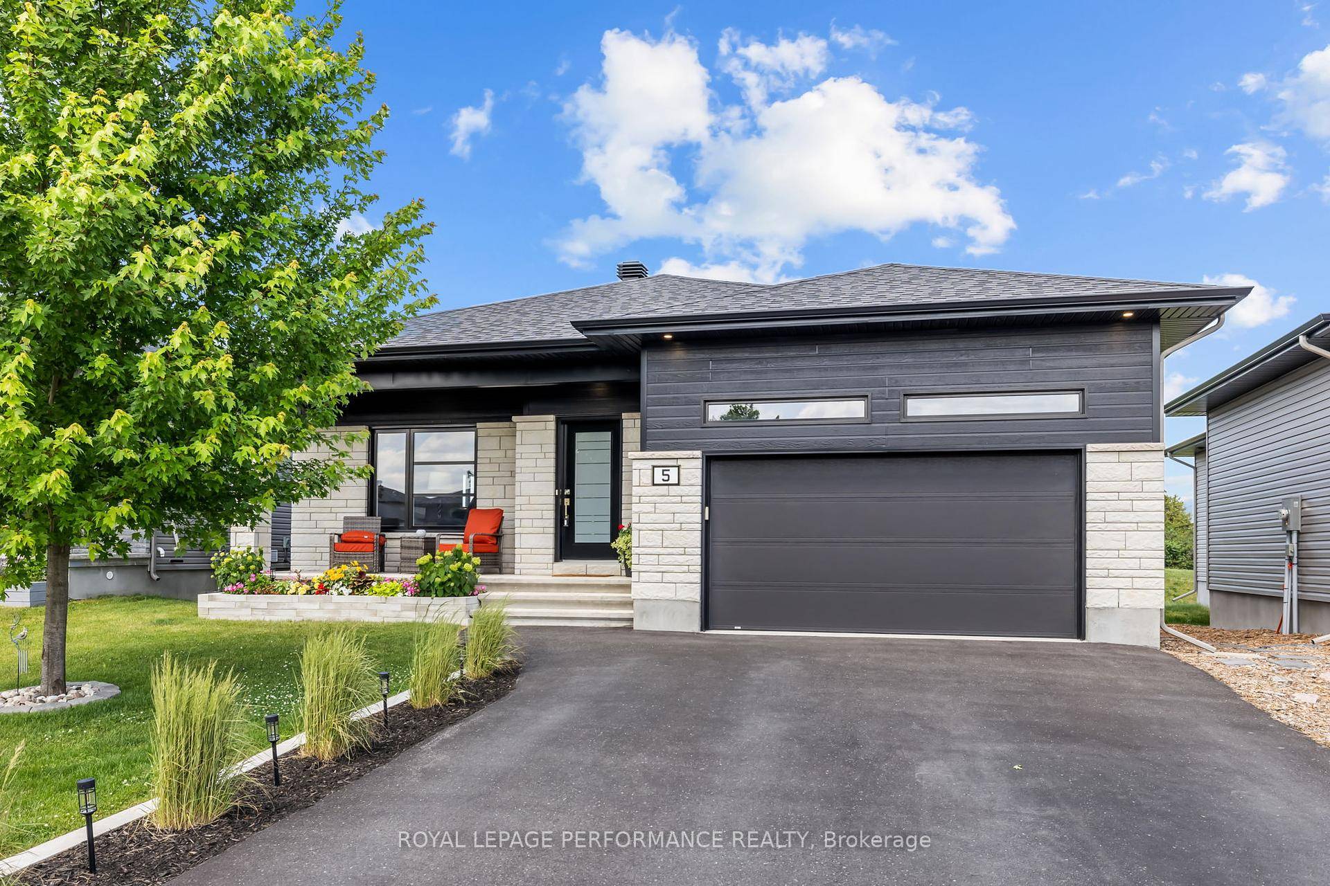 Welcome to 5 Matheson Street in Crysler !