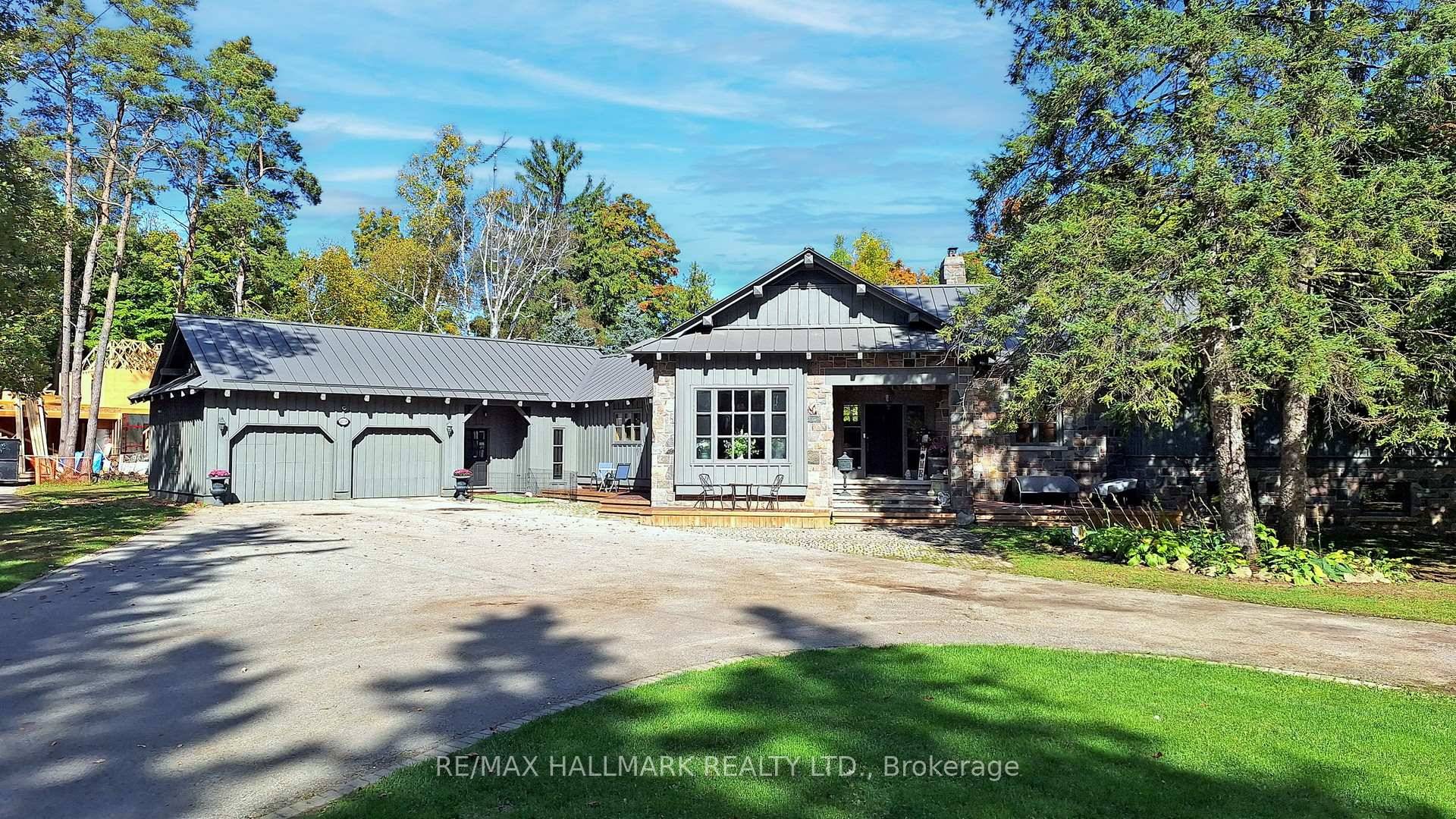 Escape to your own private sanctuary with this exceptional 7 bedroom detached home, a dream haven for nature lovers and outdoor enthusiasts alike.