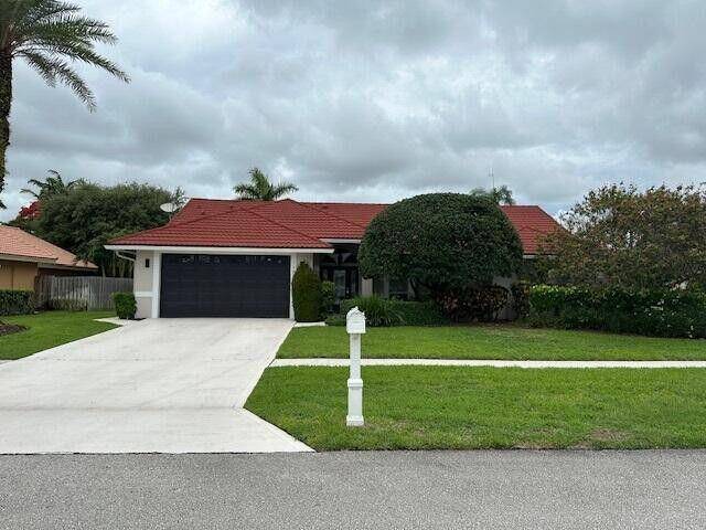 Seasonal Rental Florida living at its best with this pristine 4 BR 2.