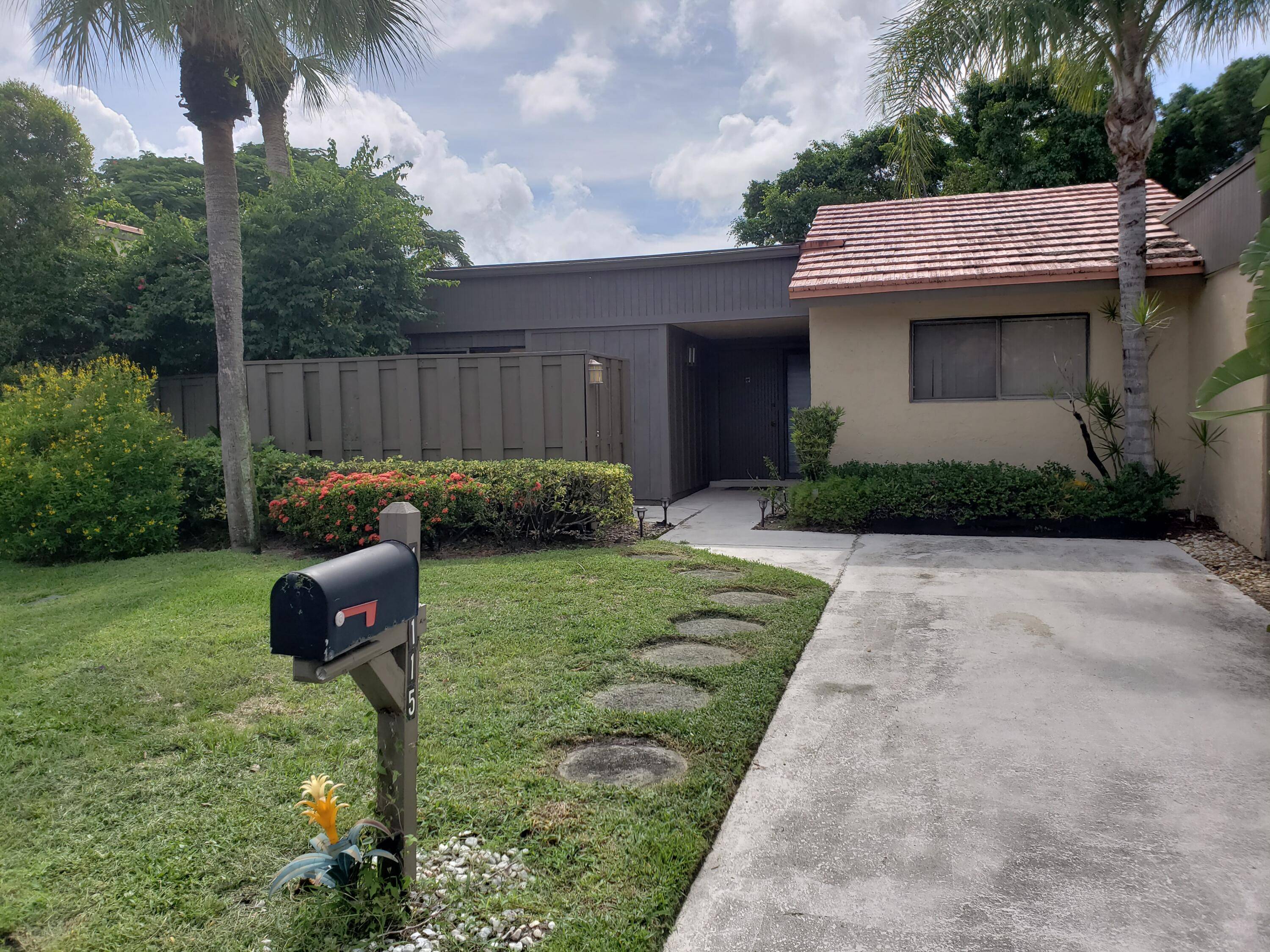 Fully furnished seasonal rental home, centrally located in the heart of Boynton Beach.