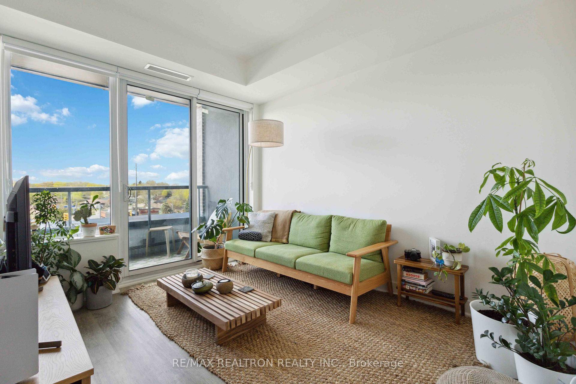 Discover the brand new 1 Bedroom Den suite at Davis Condos in Newmarket !