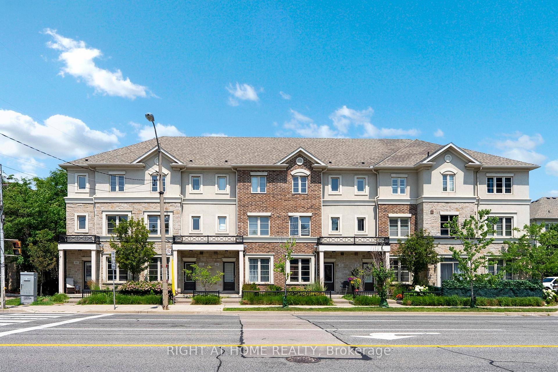 Stunning 3 Bed 3 Bath Condo Townhome In South Etobicoke.