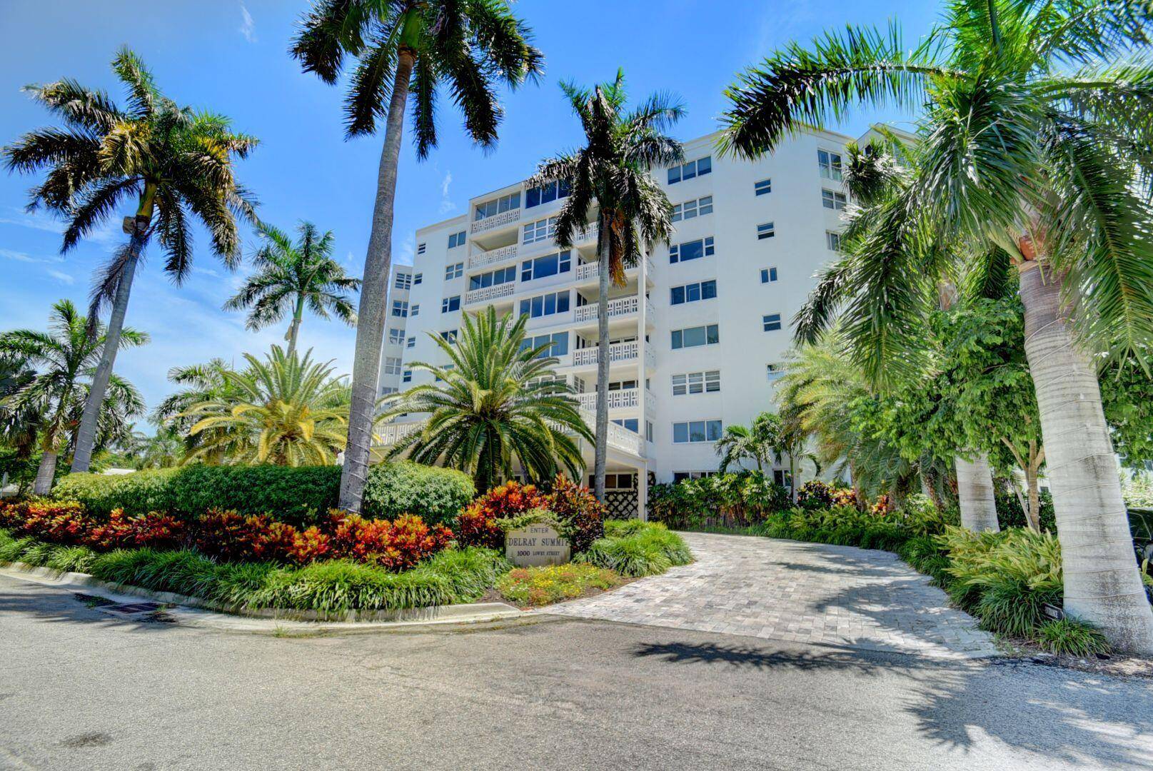 Experience unparalleled coastal living in this lower penthouse residence.