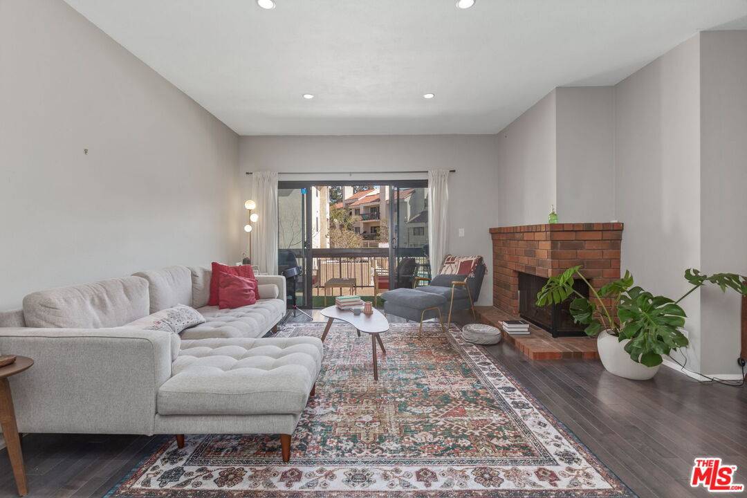 8180   Manitoba St 2BR La