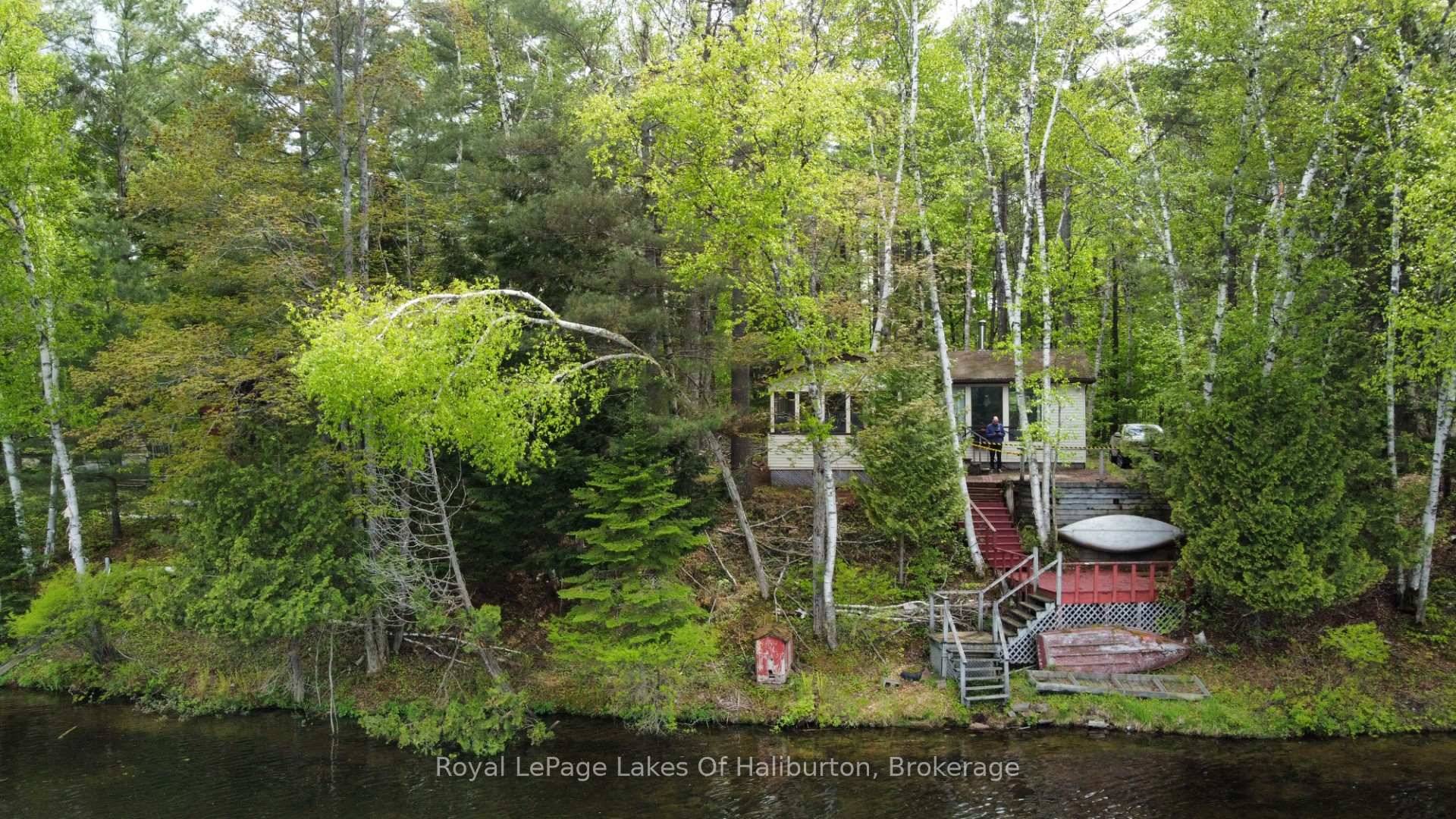 With a year round road, this 3 Season property has huge potential on the shores of South Lake, a lovely clean spring fed lake with great fishing and swimming and ...