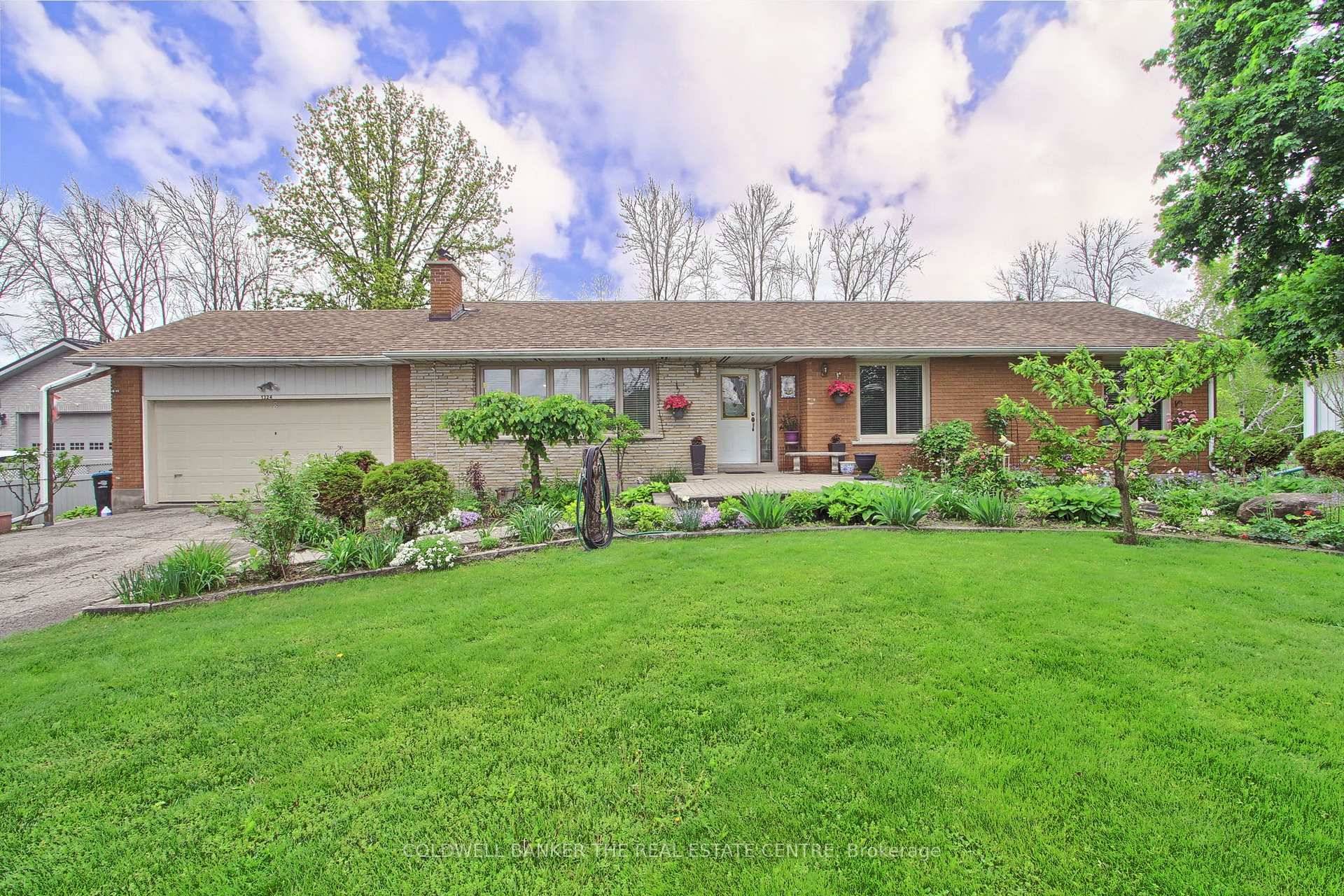 Welcome to this beautifully maintained and lovingly cared for bungalow, nestled in a sought after, family friendly community just moments from the shores of Lake Simcoe.