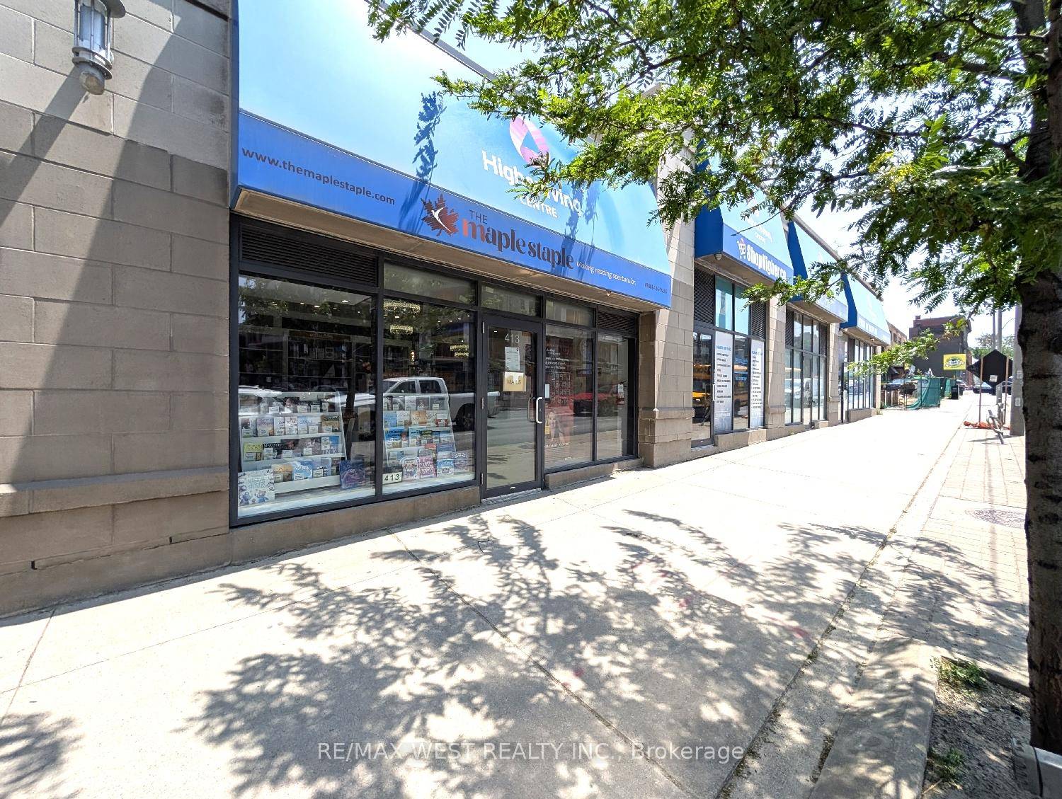 Prime retail opportunity in the heart of The Junction This outstanding street level retail space is available for lease at the base of two condo towers with over 300 residential ...