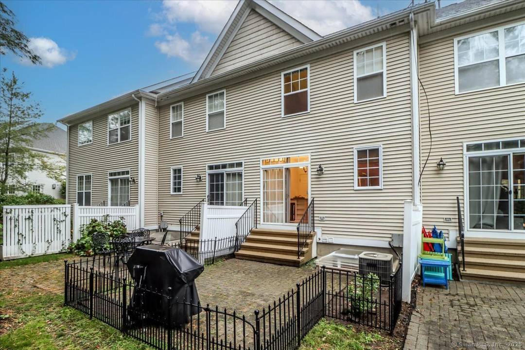 Immaculate tri level townhouse in a desirable Danbury location !