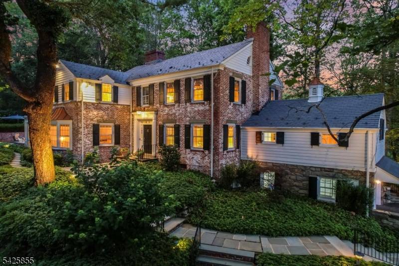 If you value privacy the serenity of nature, combined w the luxury of innovative contemporary design, this handsome stately 6BR, 4.