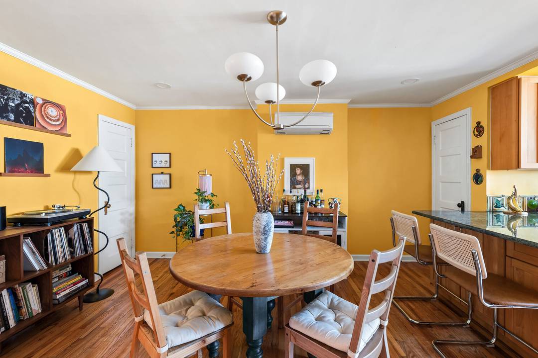 Rarely does a home become available on Temple Court, one of Windsor Terrace's most charming cul de sacs, directly across from Prospect Park.