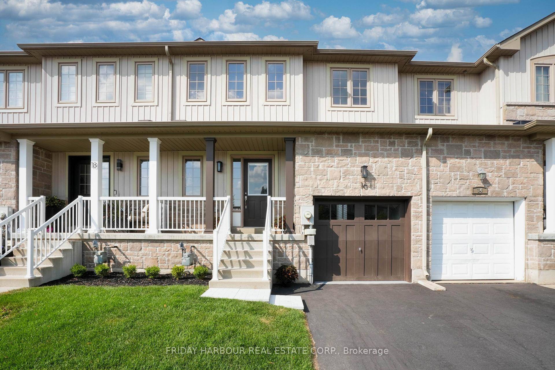 Conveniently located in family friendly neighbourhood in Angus off the 5th line.