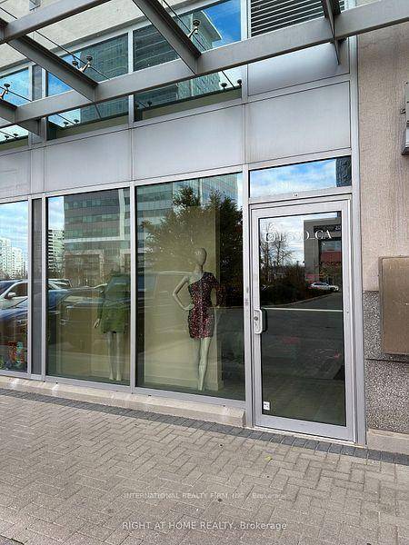 Ground Floor Retail Unit Close to Shops On Yonge Entrance.