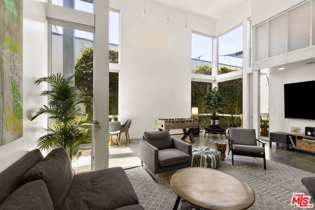 1410   Pacific Ave 2BR Marina Del Rey La