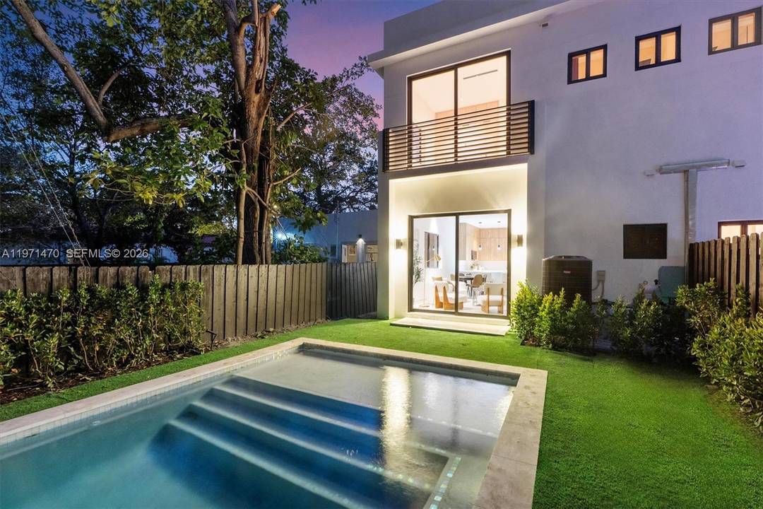 Introducing The Villa District Residences, A Brand New Construction Townhouse in Buena Vista Steps from the Design District Experience modern luxury in this gorgeous new construction townhouse located in the ...