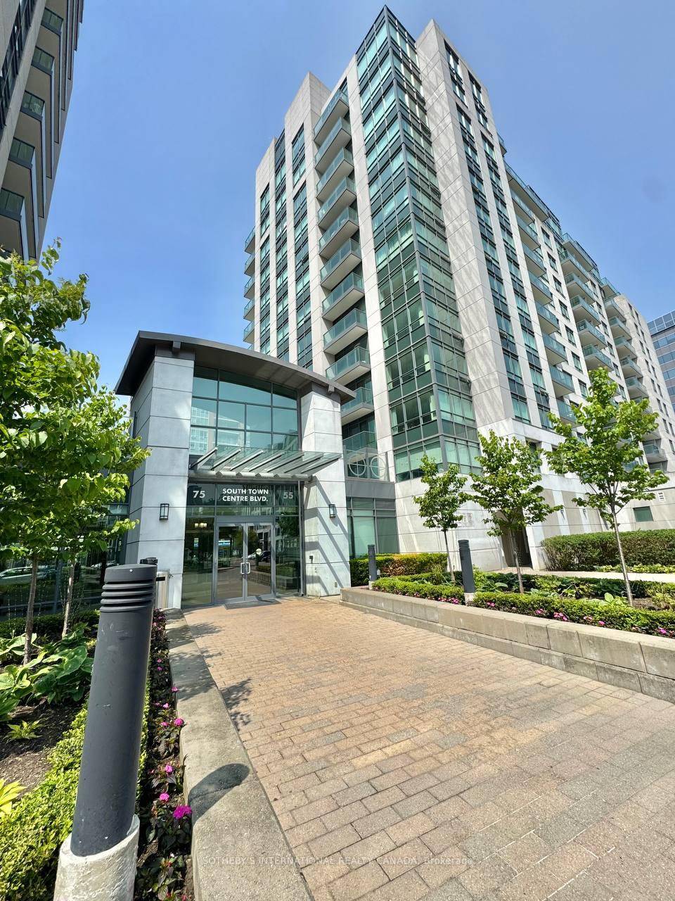 Beautifully Renovated and Freshly Painted One Bedroom One Bathroom Condo in Prime Location ofUnionville.